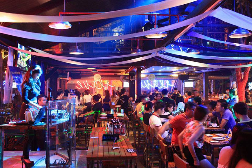 thiết kế nội thất quán bar