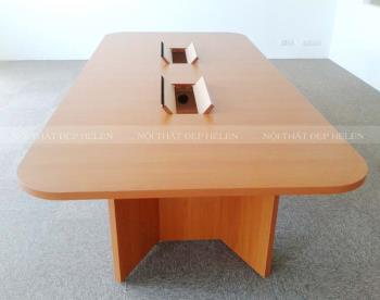Bàn họp văn phòng 2m4 phủ Melamine chống trầy xước, chụi lực tốt – HL43