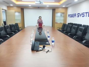 Bàn họp phủ Veneer cao cấp, 5m4 siêu hiện đại, màu vân gỗ tự nhiên – HL137